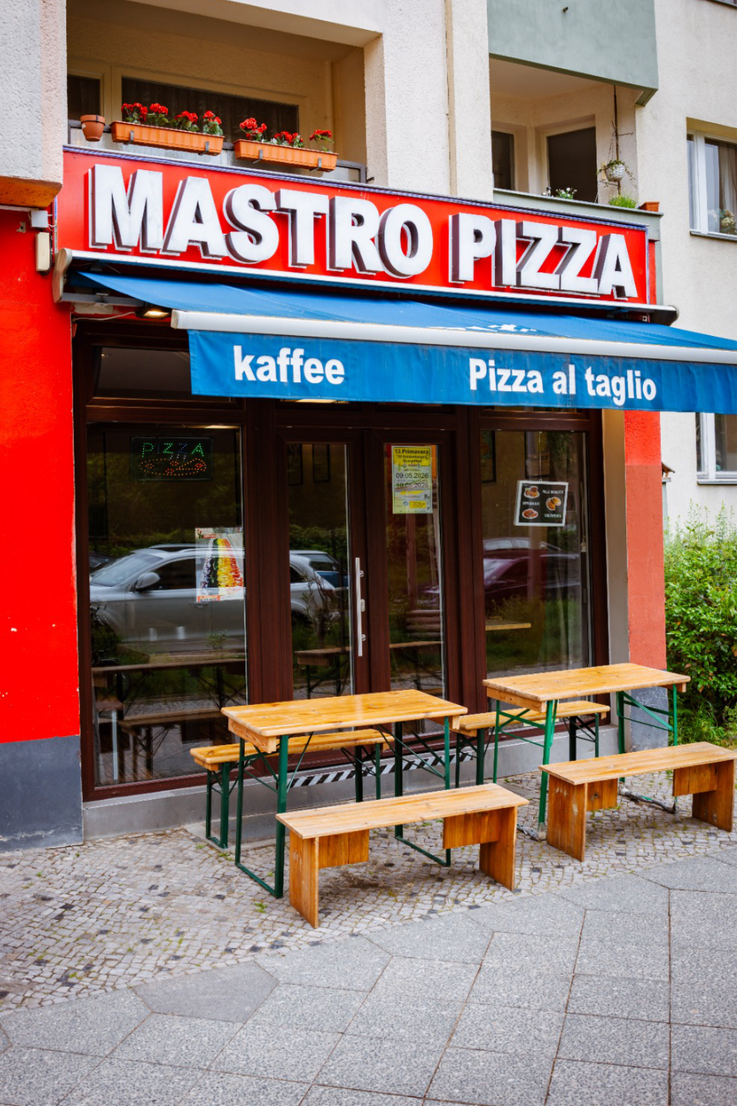 Fassade und Eingang von Mastro Pizza in Berlin-Schöneberg