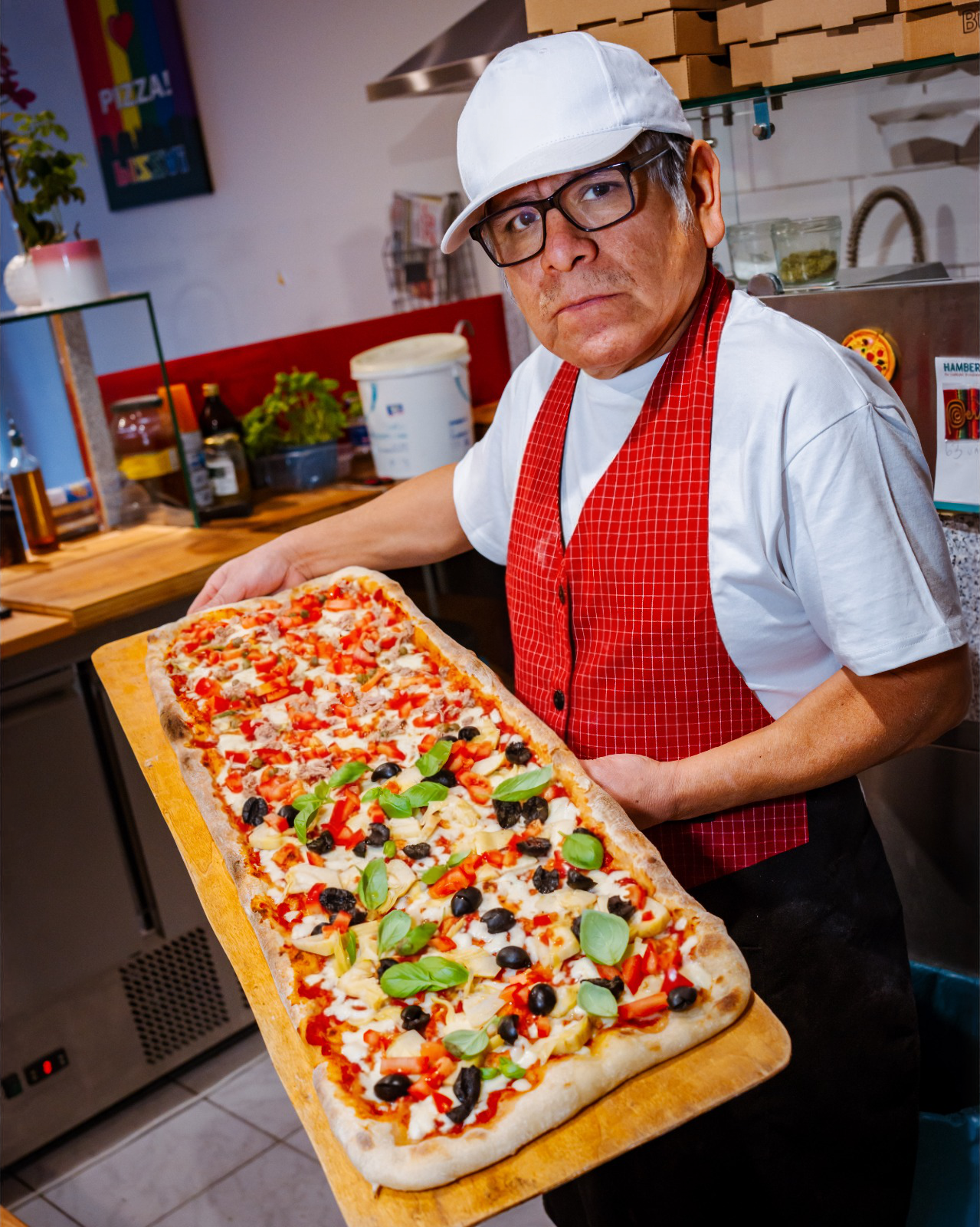 Frisch zubereitete Pizza al Taglio bei Mastro